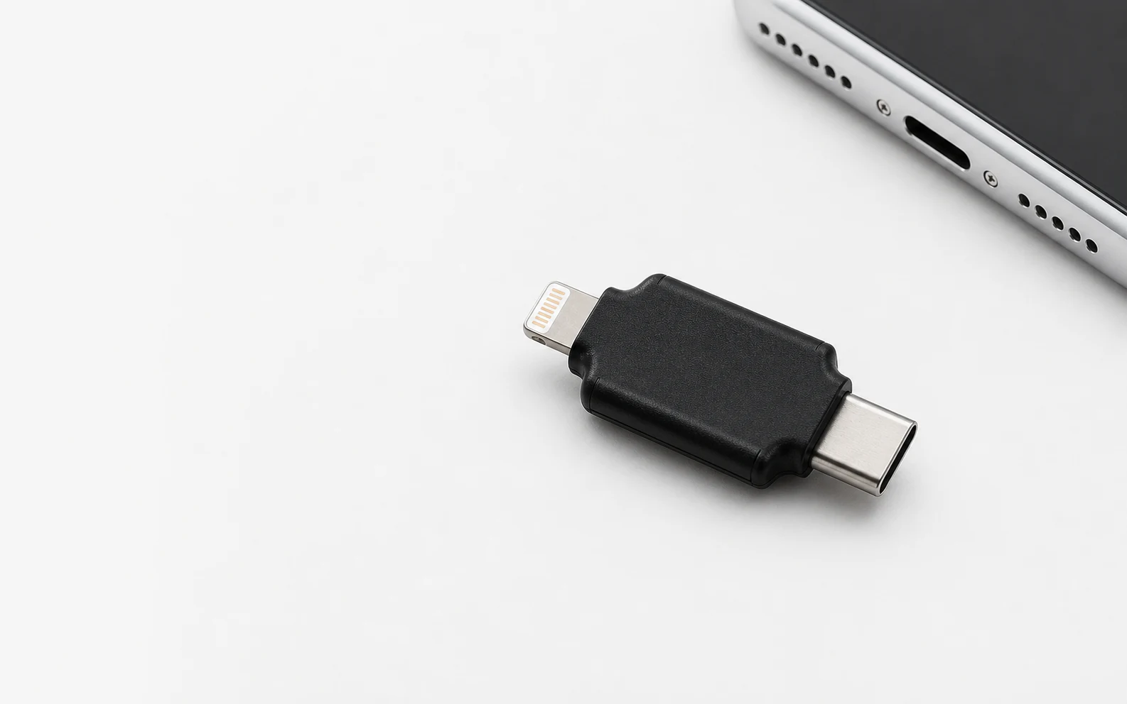 Black MapMx dual-connector hardware with Lightning and USB-C connectors